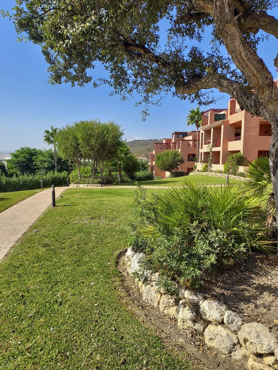 2 sypialnia Apartament na sprzedaż w La Duquesa / Puerto de la Duquesa z basenem garażem - 329 000 € (Ref: 9398240)