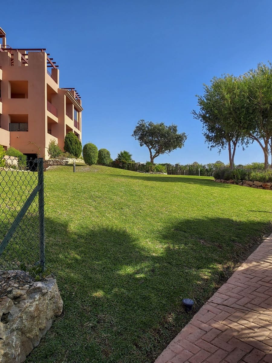 2 sypialnia Apartament na sprzedaż w La Duquesa / Puerto de la Duquesa z basenem garażem - 329 000 € (Ref: 9398240)