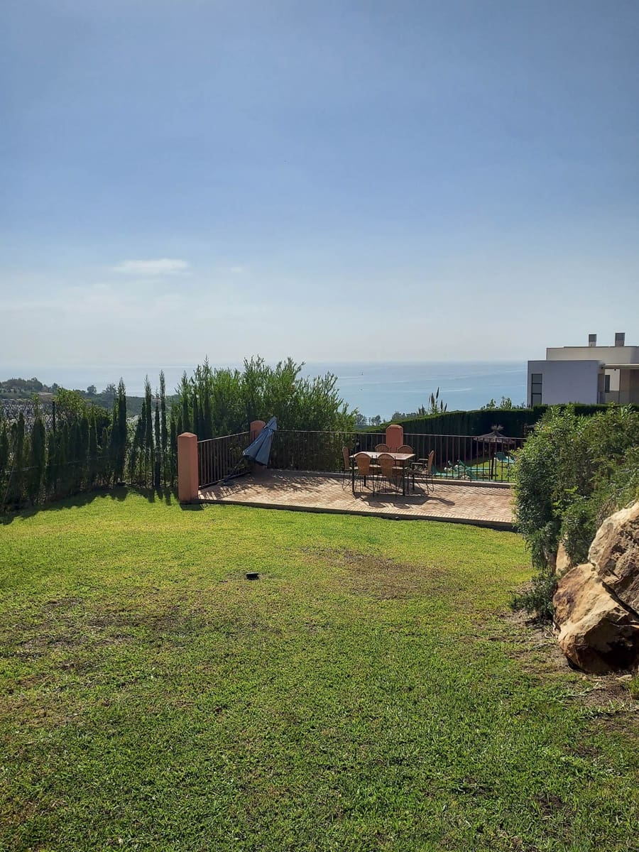 2 sypialnia Apartament na sprzedaż w La Duquesa / Puerto de la Duquesa z basenem garażem - 329 000 € (Ref: 9398240)