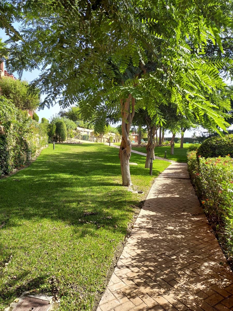 2 sypialnia Apartament na sprzedaż w La Duquesa / Puerto de la Duquesa z basenem garażem - 329 000 € (Ref: 9398240)