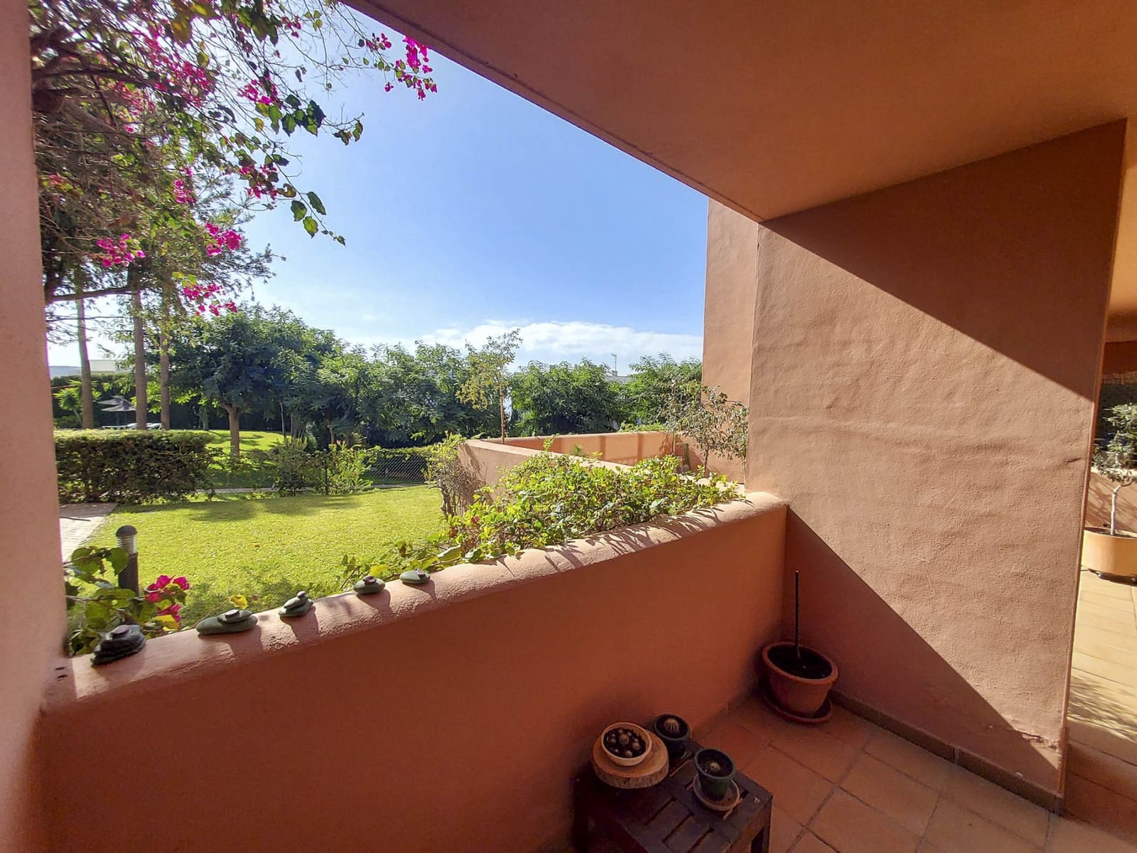 2 sypialnia Apartament na sprzedaż w La Duquesa / Puerto de la Duquesa z basenem garażem - 329 000 € (Ref: 9398240)