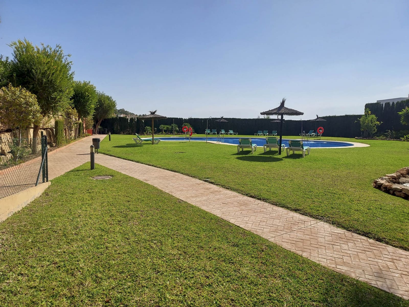 2 sypialnia Apartament na sprzedaż w La Duquesa / Puerto de la Duquesa z basenem garażem - 329 000 € (Ref: 9398240)