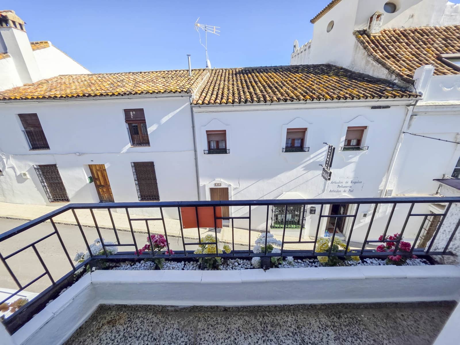 3 bedroom Townhouse for sale in Jimena de la Frontera - € 120,000 (Ref: 9403007)