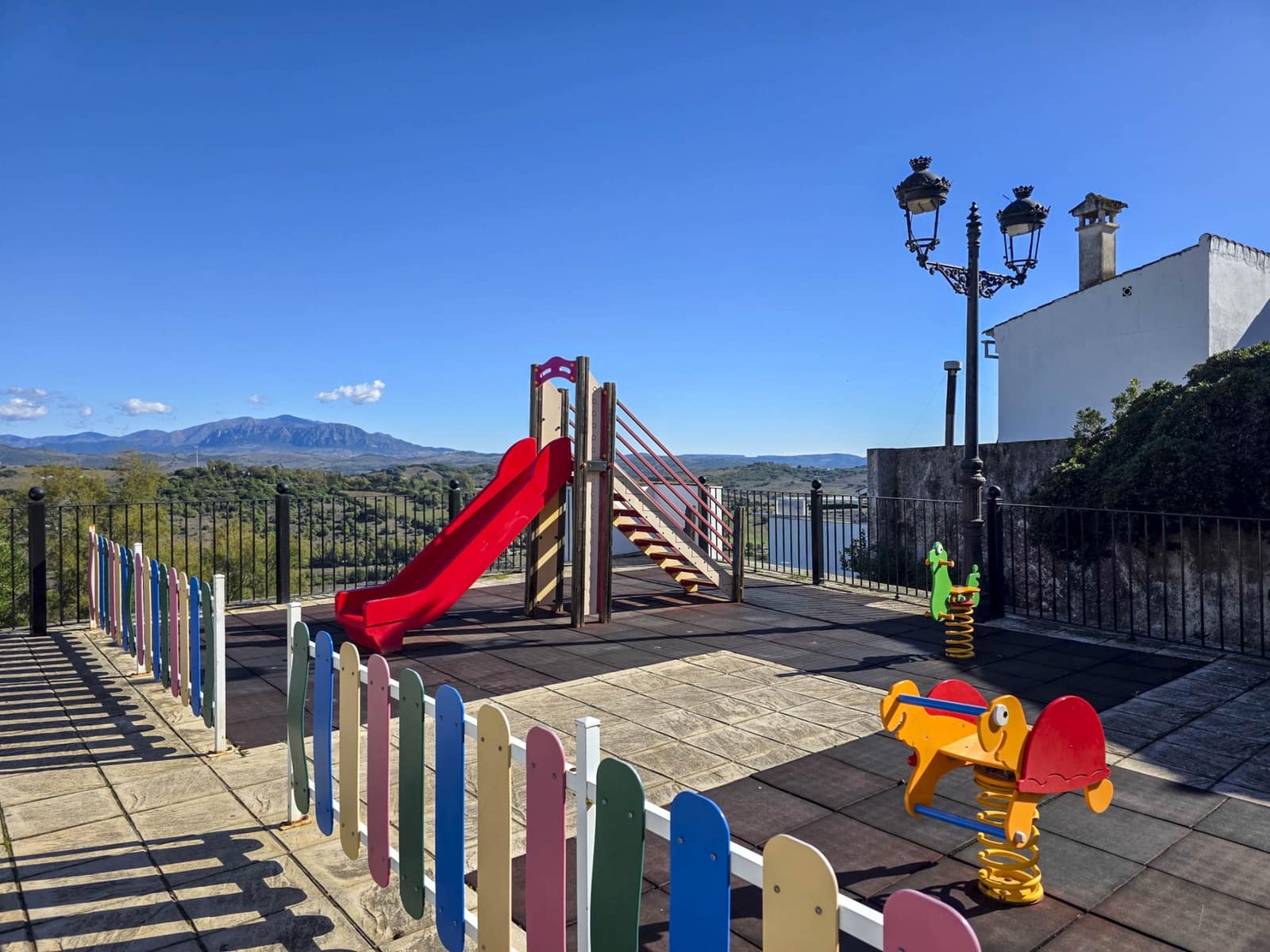 3 bedroom Townhouse for sale in Jimena de la Frontera - € 120,000 (Ref: 9403007)