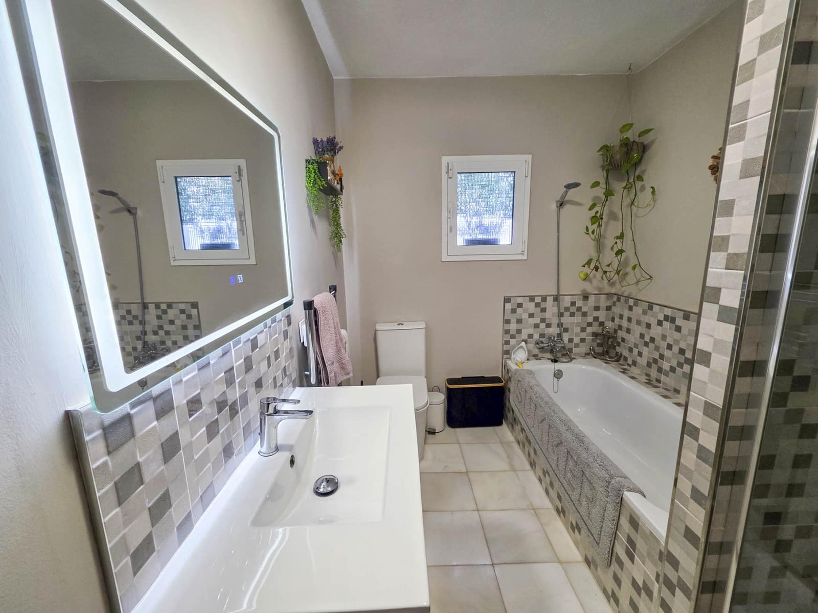 4 bedroom Villa for sale in La Duquesa / Puerto de la Duquesa with pool garage - € 860,000 (Ref: 9433268)