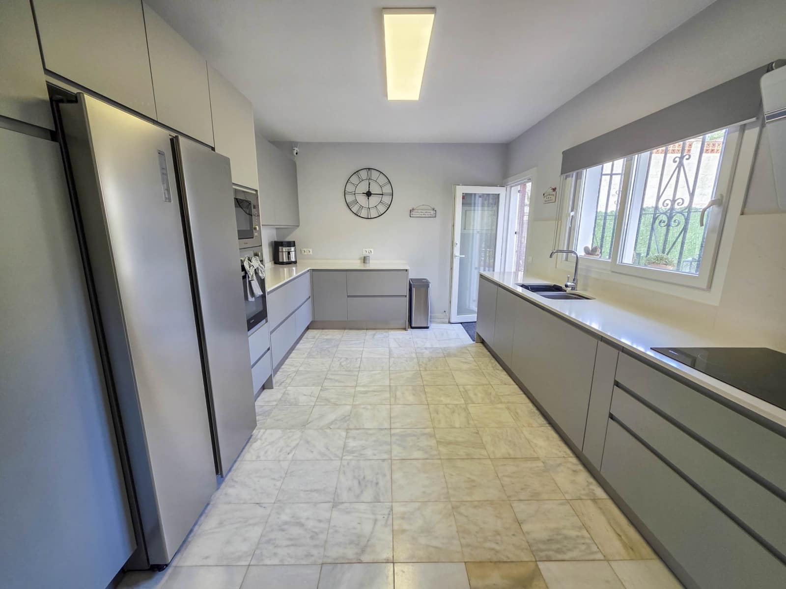 4 bedroom Villa for sale in La Duquesa / Puerto de la Duquesa with pool garage - € 860,000 (Ref: 9433268)