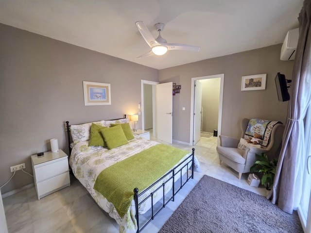 4 soverom Villa til salgs i La Duquesa / Puerto de la Duquesa, Manilva med svømmebasseng garasje - € 860 000 (Ref: 9433268)