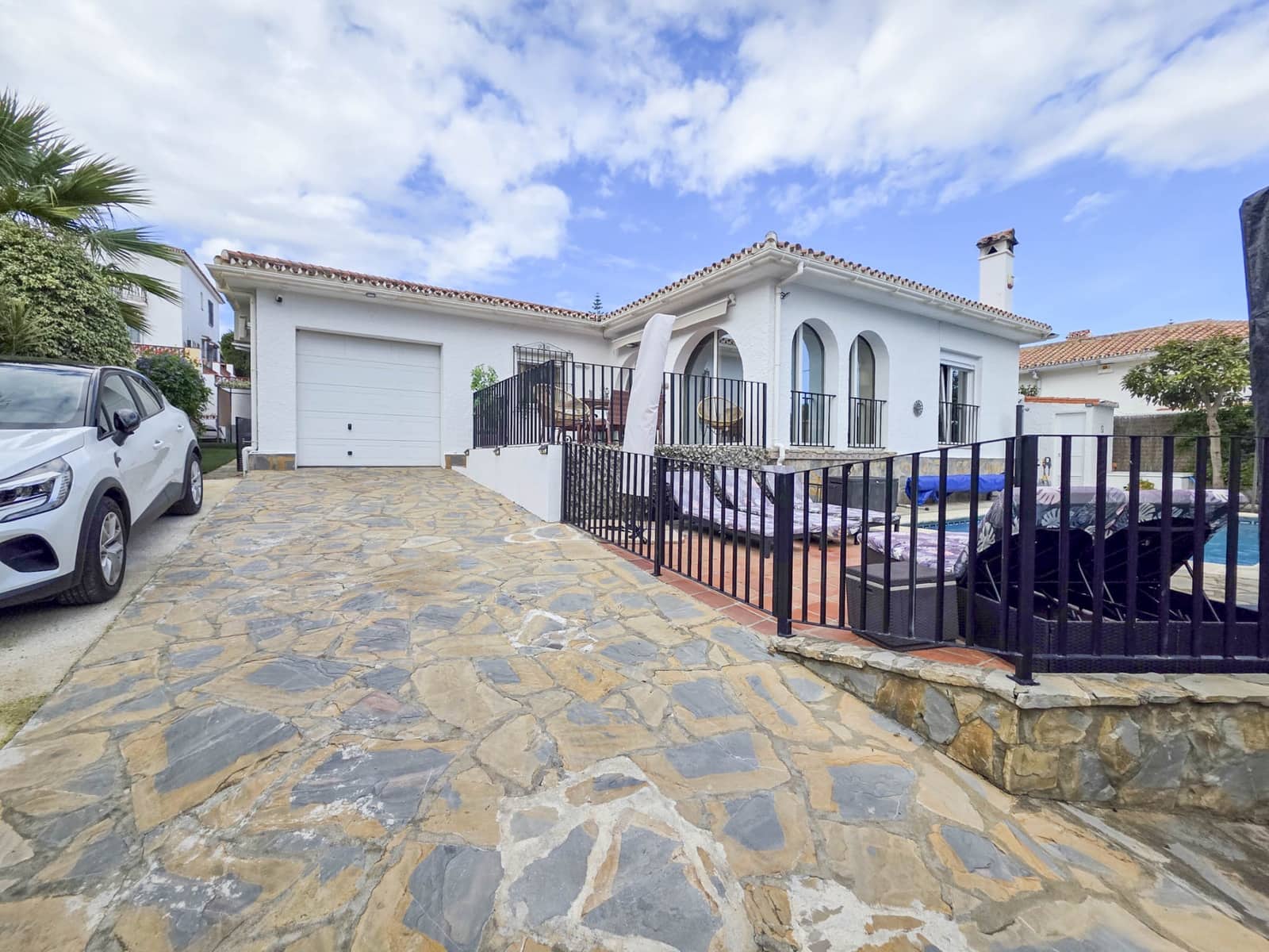 4 bedroom Villa for sale in La Duquesa / Puerto de la Duquesa with pool garage - € 860,000 (Ref: 9433268)