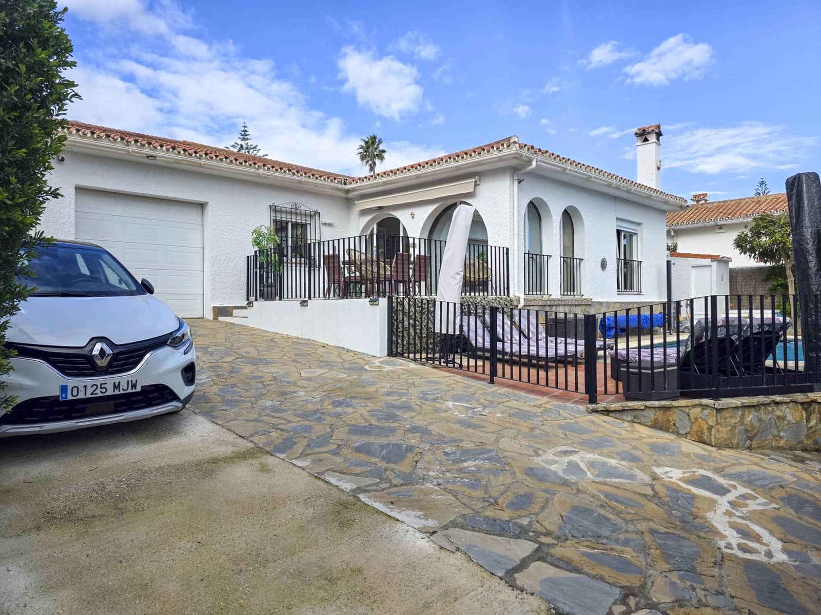 4 bedroom Villa for sale in La Duquesa / Puerto de la Duquesa with pool garage - € 860,000 (Ref: 9433268)