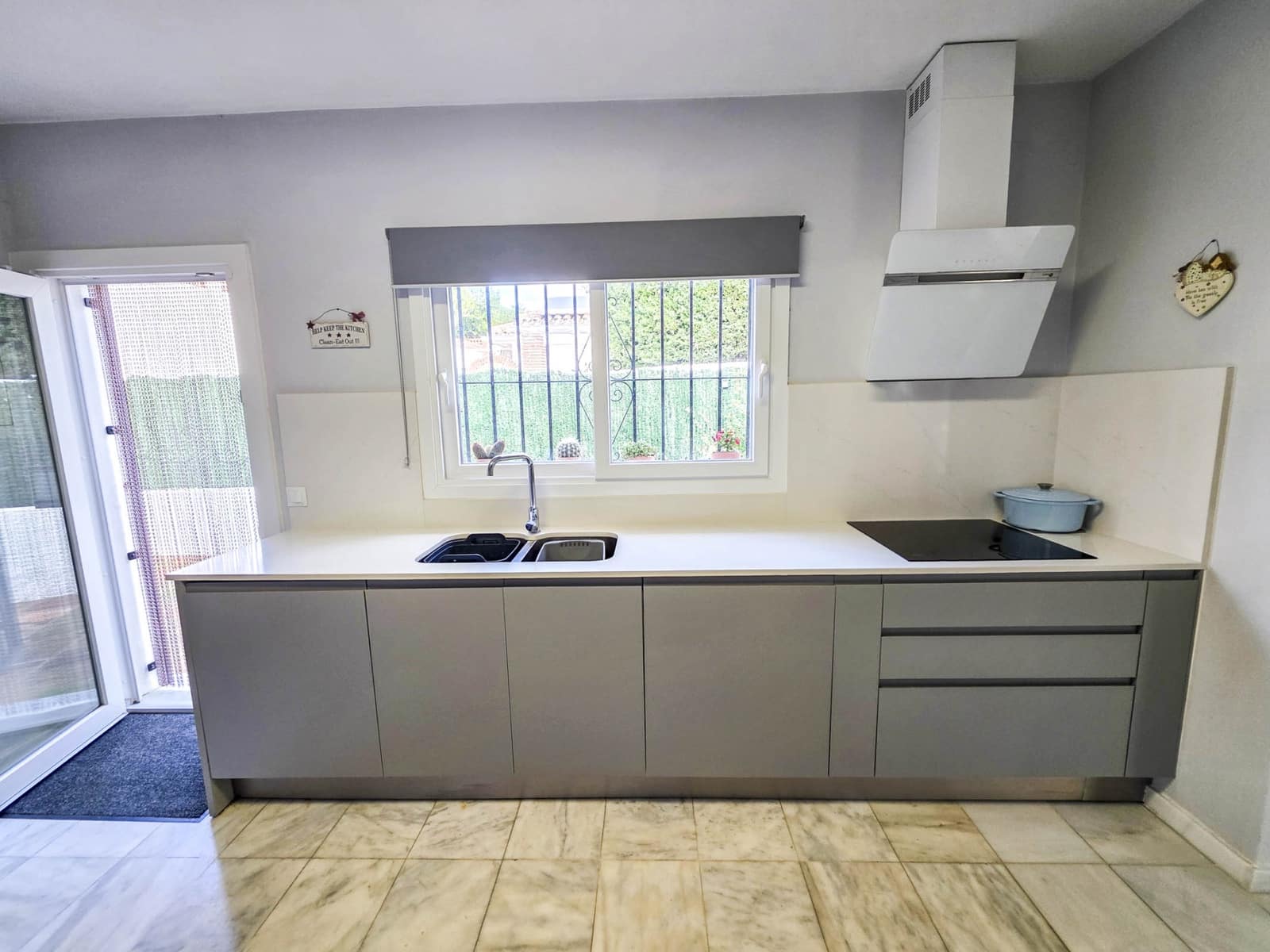 4 bedroom Villa for sale in La Duquesa / Puerto de la Duquesa with pool garage - € 860,000 (Ref: 9433268)
