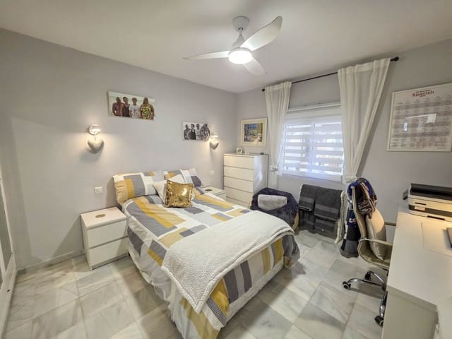 4 soveværelse Villa til salg i La Duquesa / Puerto de la Duquesa, Manilva med swimmingpool garage - € 860.000 (Ref: 9433268)