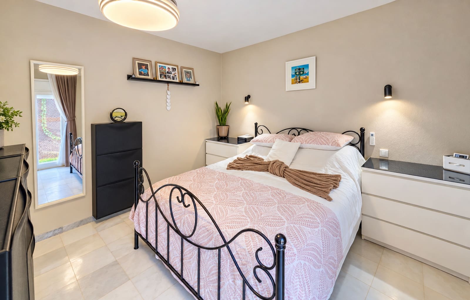 4 bedroom Villa for sale in La Duquesa / Puerto de la Duquesa with pool garage - € 825,000 (Ref: 9433268)