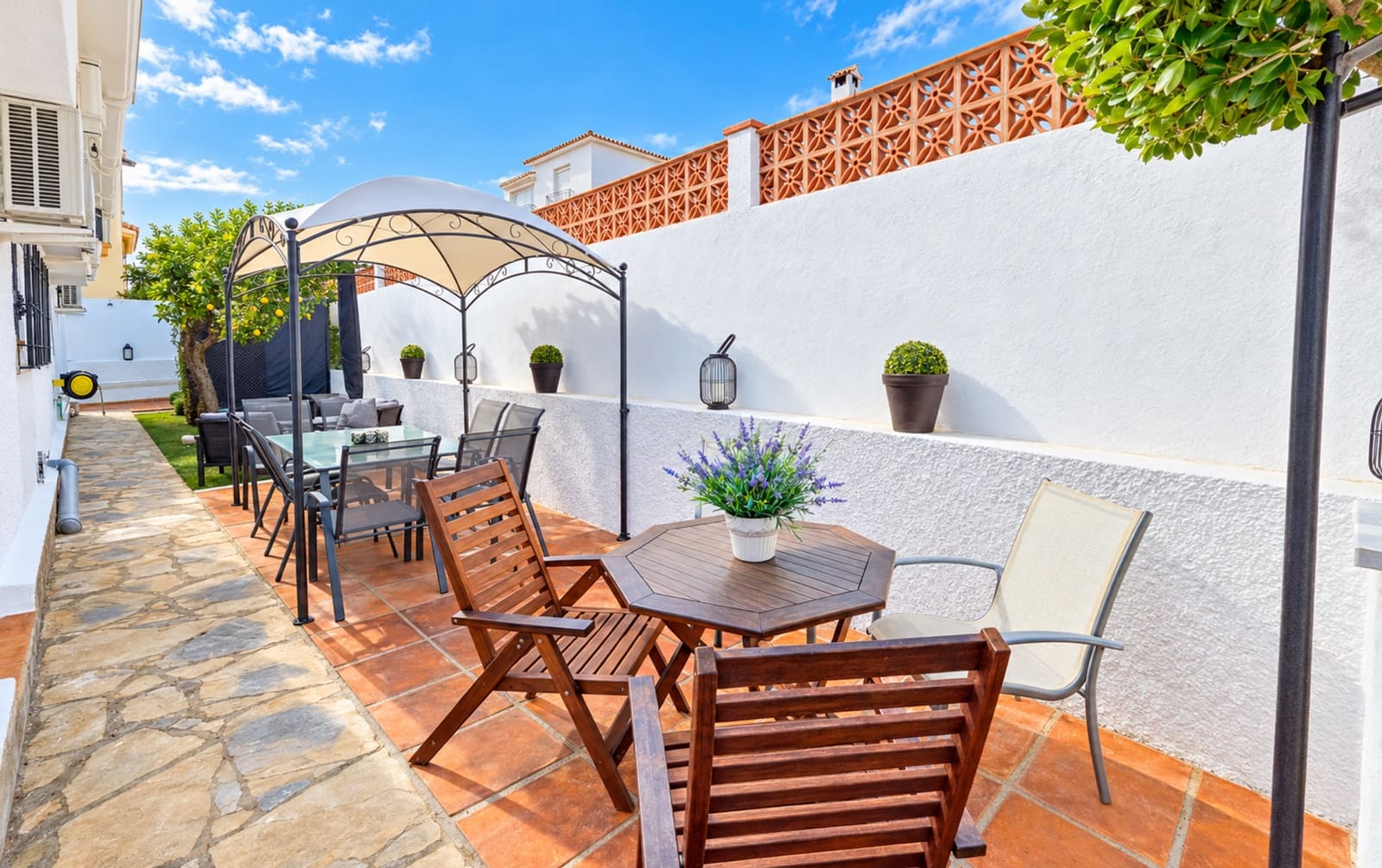 4 bedroom Villa for sale in La Duquesa / Puerto de la Duquesa with pool garage - € 825,000 (Ref: 9433268)