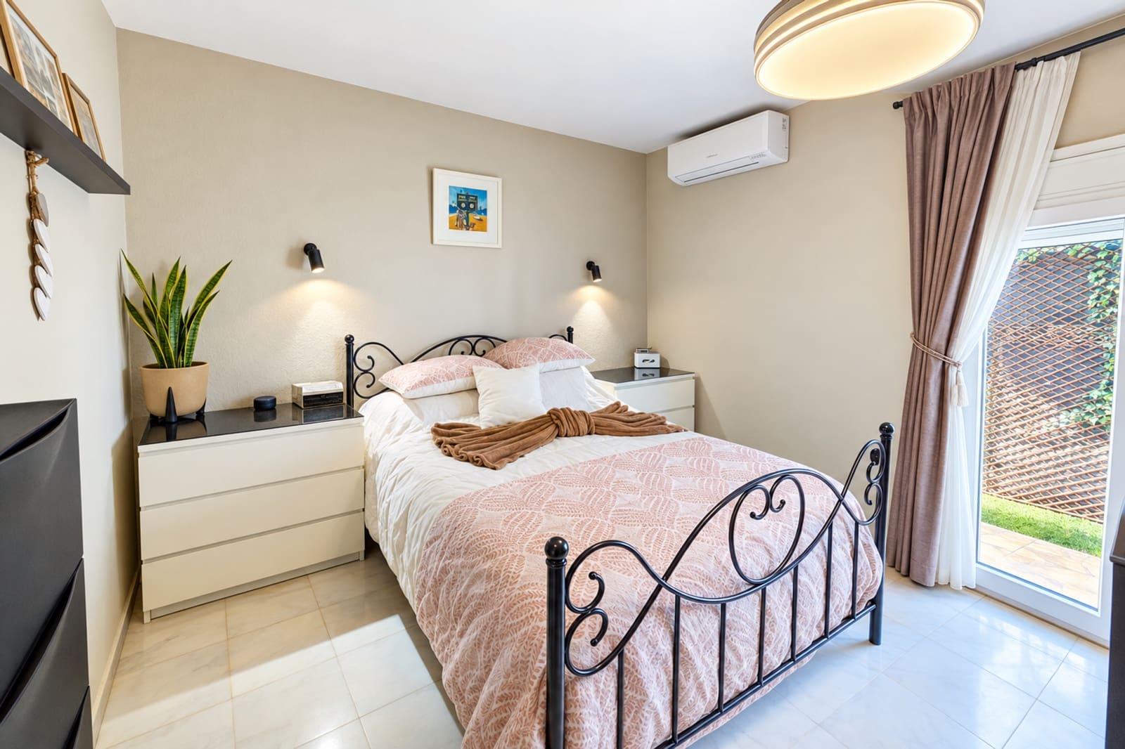 4 bedroom Villa for sale in La Duquesa / Puerto de la Duquesa with pool garage - € 825,000 (Ref: 9433268)