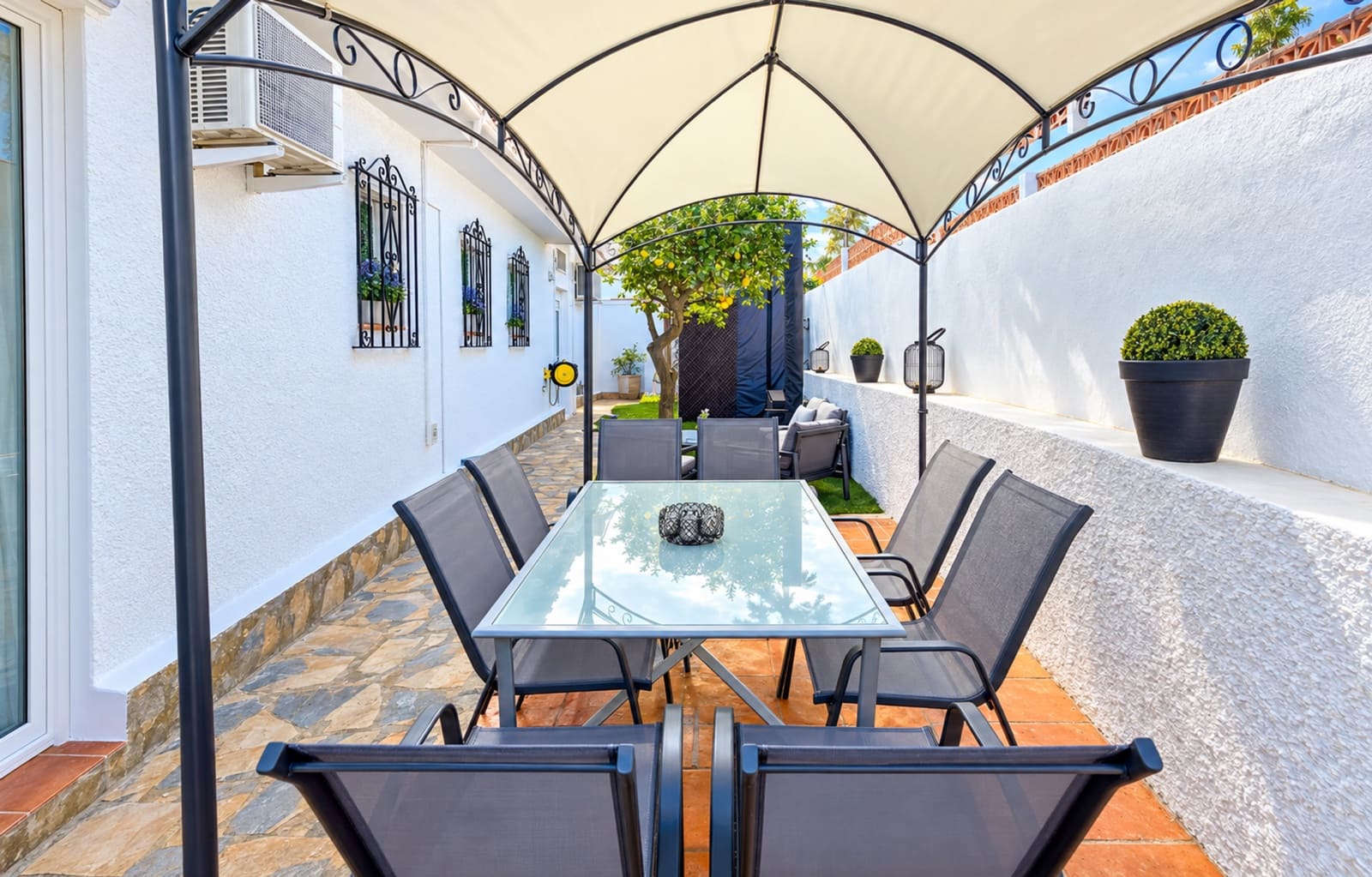 4 bedroom Villa for sale in La Duquesa / Puerto de la Duquesa with pool garage - € 825,000 (Ref: 9433268)