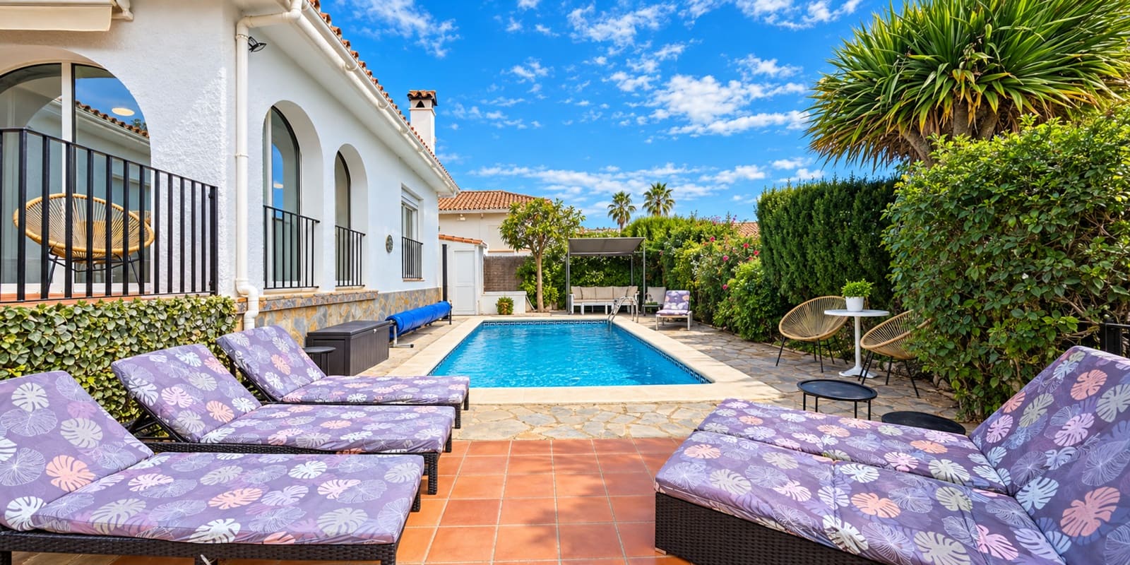 4 bedroom Villa for sale in La Duquesa / Puerto de la Duquesa with pool garage - € 825,000 (Ref: 9433268)