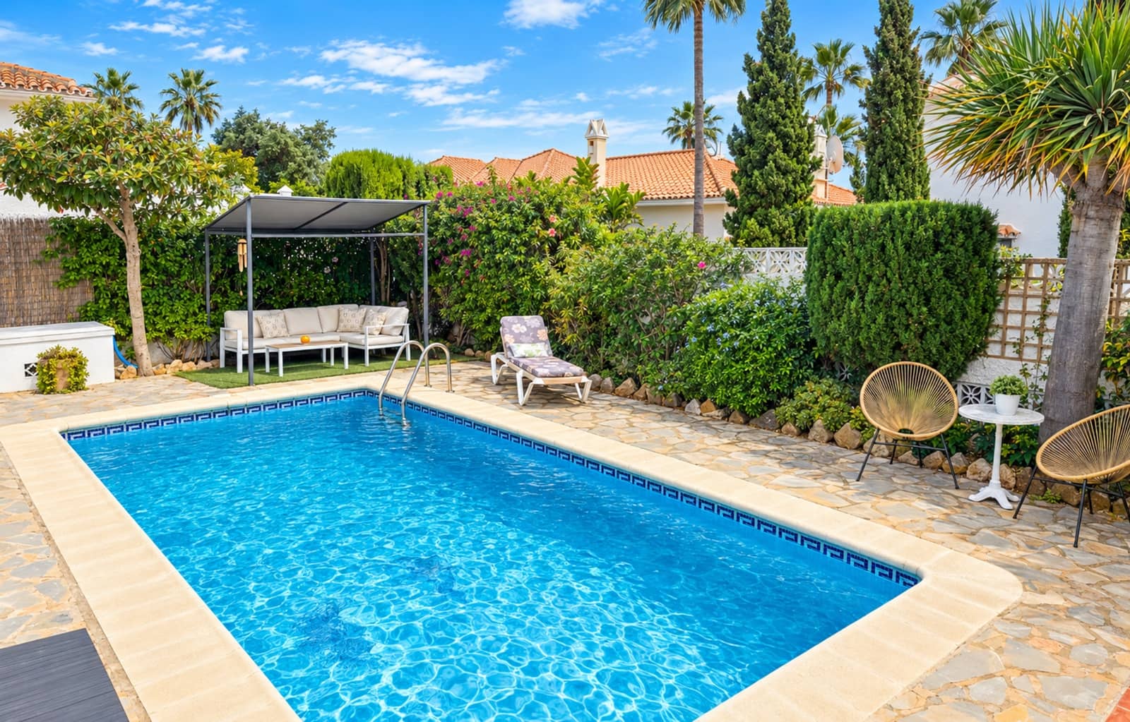 4 bedroom Villa for sale in La Duquesa / Puerto de la Duquesa with pool garage - € 825,000 (Ref: 9433268)