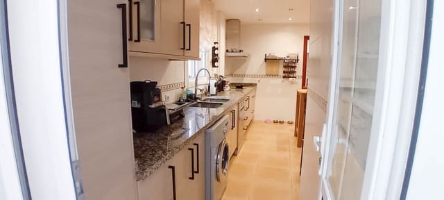 3 soverom Hus til salgs i Mijas Costa, Mijas med svømmebasseng garasje - € 439 500 (Ref: 9448557)