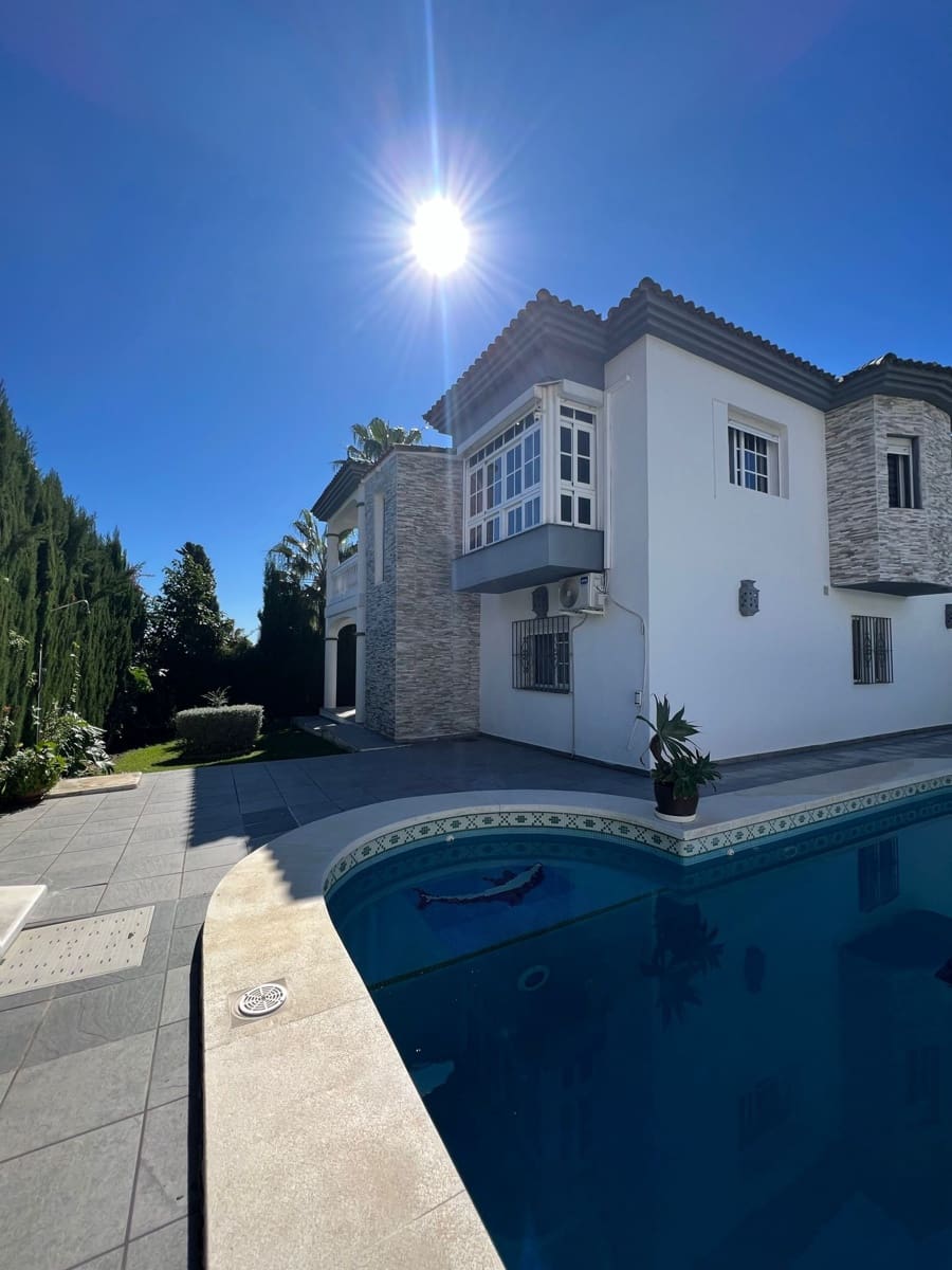 3 slaapkamer Villa te koop in Estepona met zwembad garage - € 1.150.000 (Ref: 9448669)