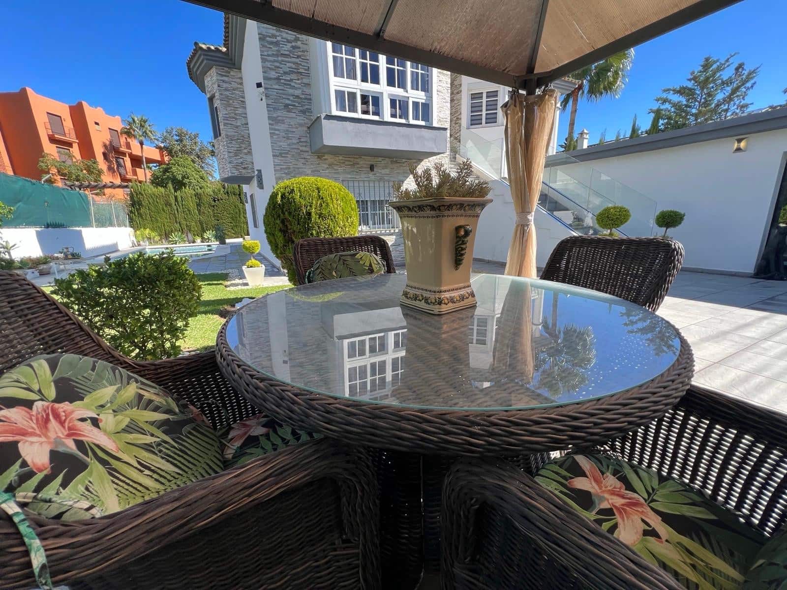 3 slaapkamer Villa te koop in Estepona met zwembad garage - € 1.150.000 (Ref: 9448669)