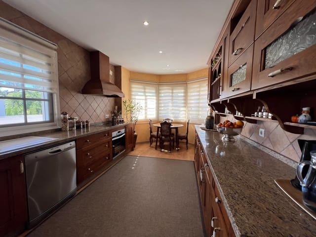 3 slaapkamer Villa te koop in Estepona met zwembad garage - € 1.150.000 (Ref: 9448669)