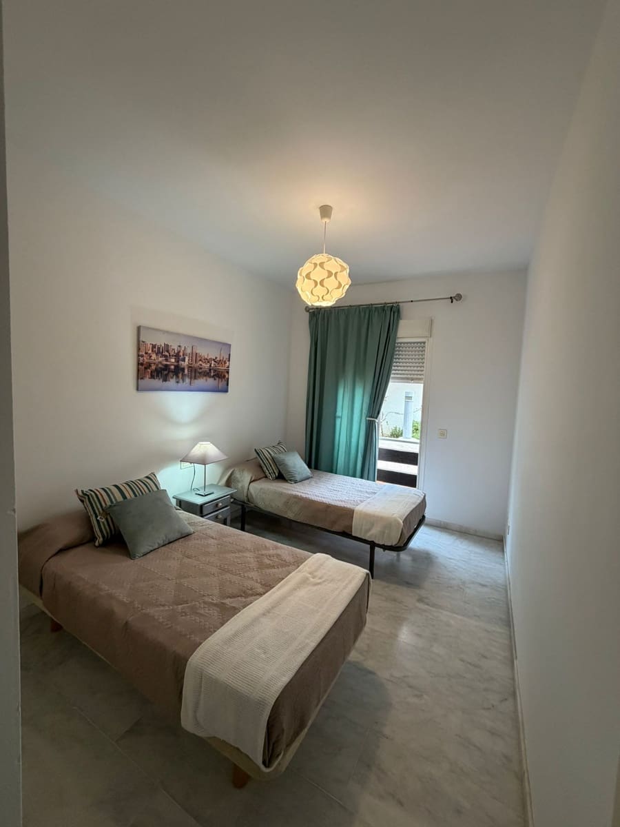 4 makuuhuone Huoneisto myytävänä paikassa Estepona mukana uima-altaan 
autotalli - 319 000 € (Ref: 9485133)