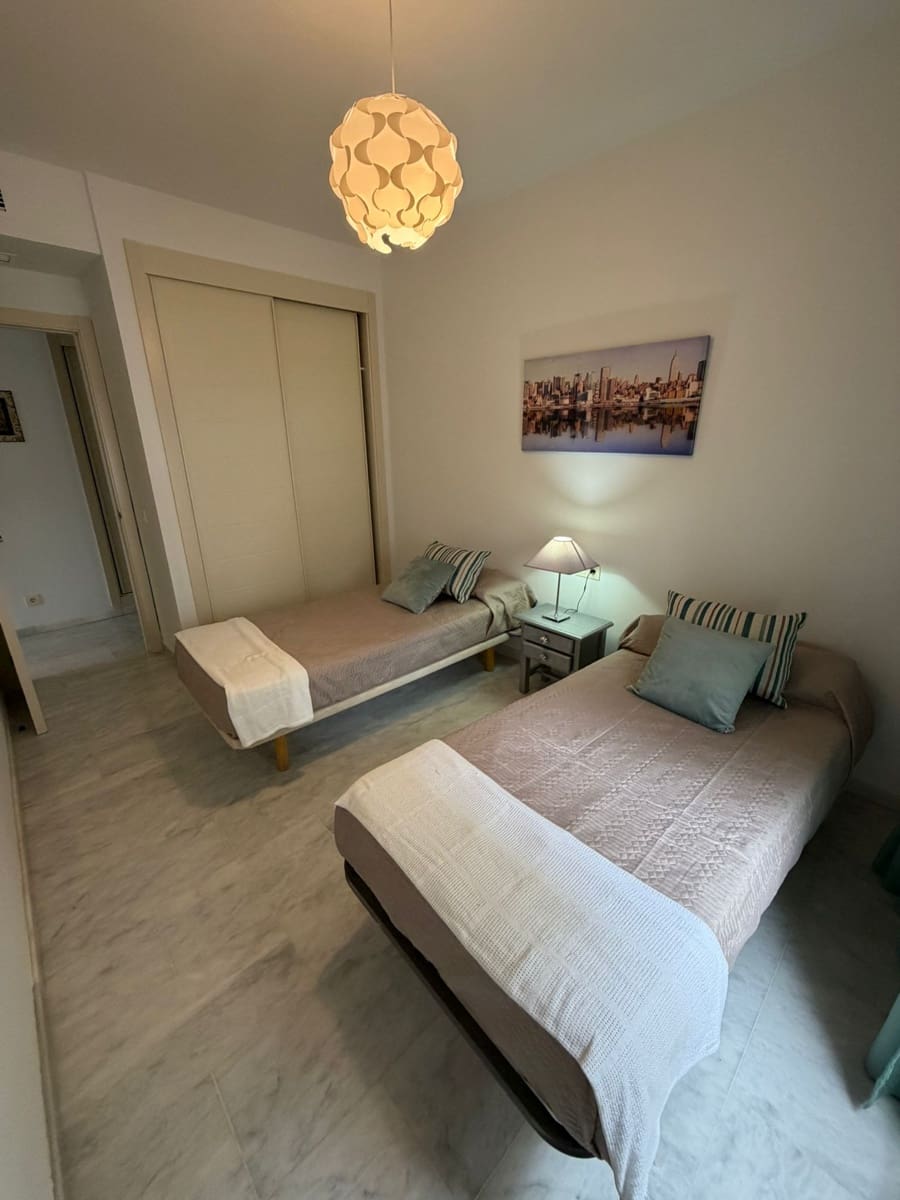 4 makuuhuone Huoneisto myytävänä paikassa Estepona mukana uima-altaan 
autotalli - 319 000 € (Ref: 9485133)