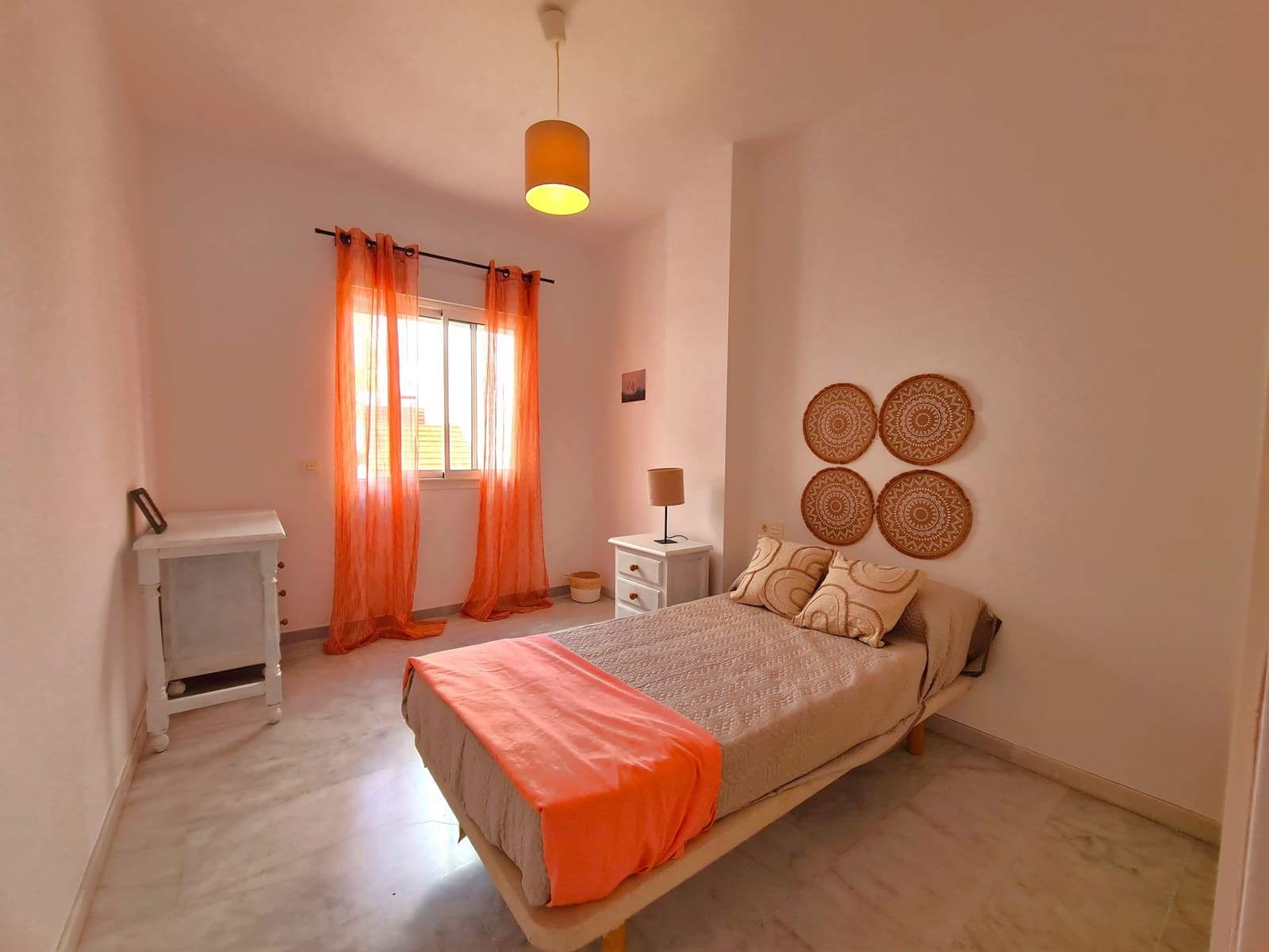 4 sovrum Lägenhet till salu i Estepona med pool garage - 319 000 € (Ref: 9485133)