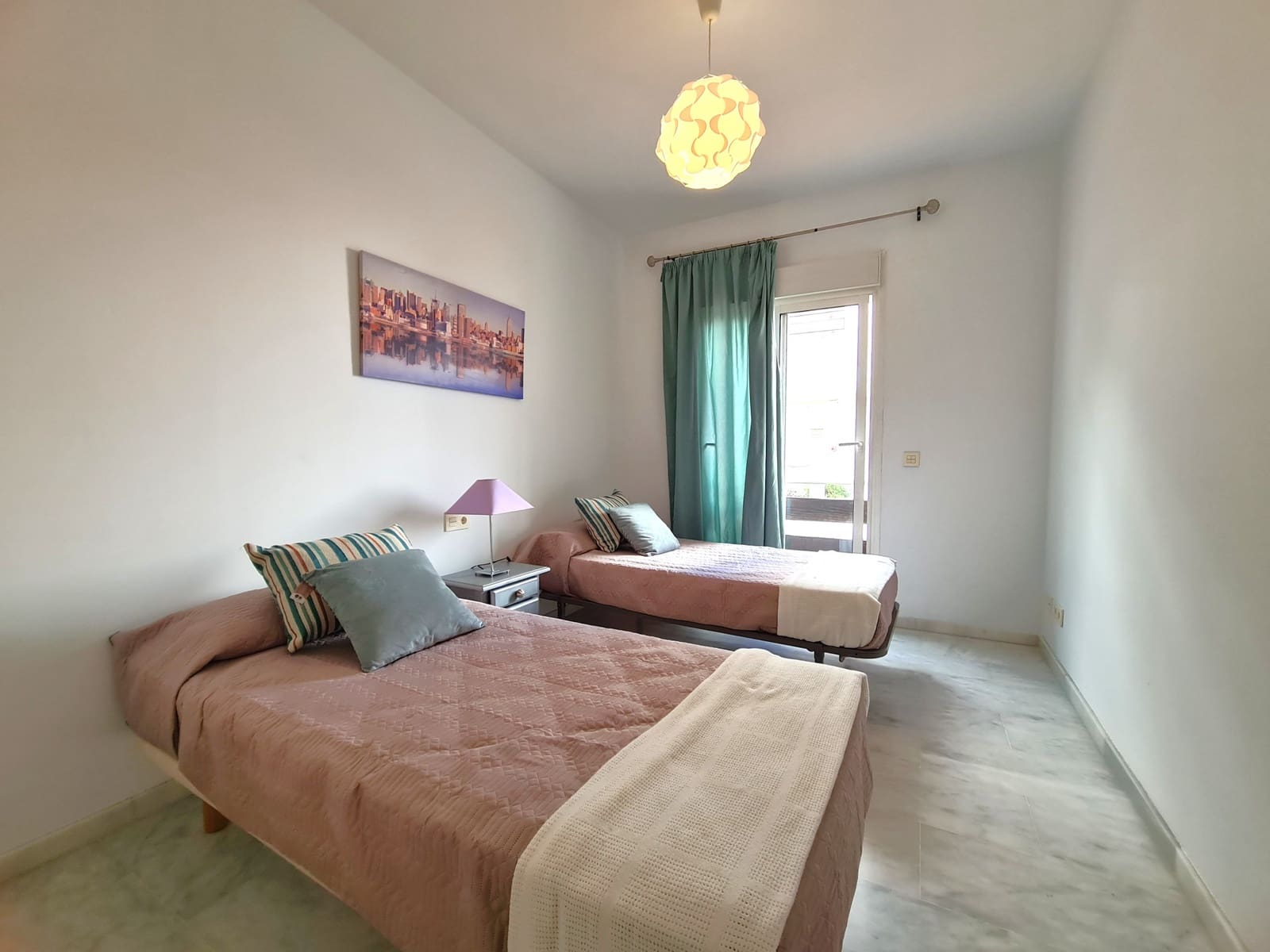 4 sovrum Lägenhet till salu i Estepona med pool garage - 319 000 € (Ref: 9485133)