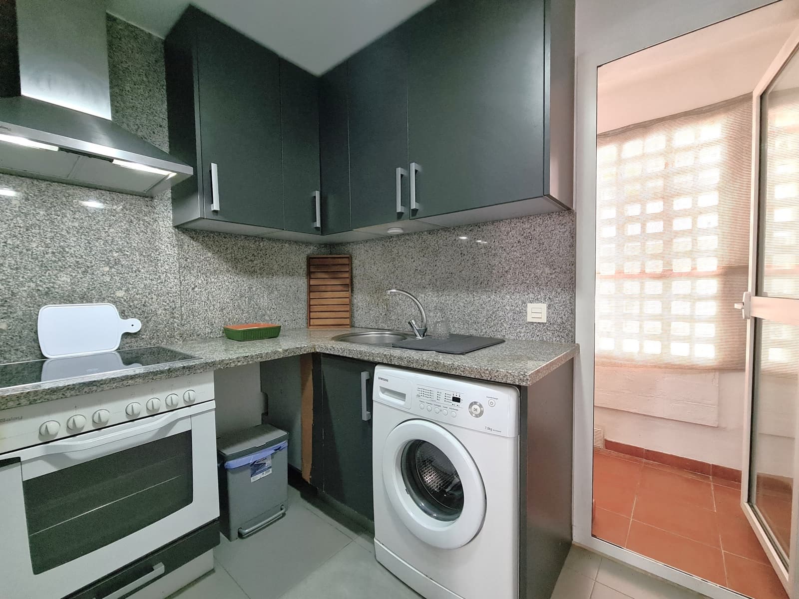 4 sovrum Lägenhet till salu i Estepona med pool garage - 319 000 € (Ref: 9485133)