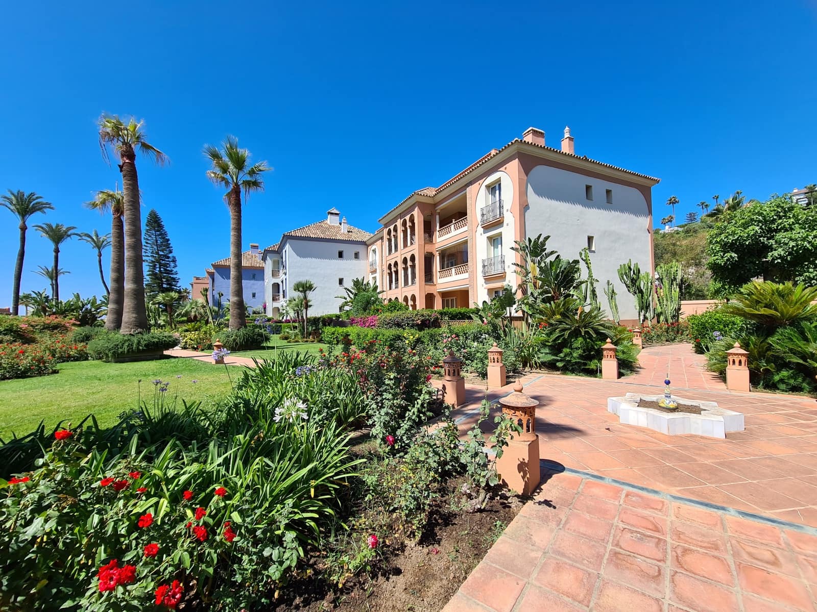 3 bedroom Apartment for sale in Casares with garage - € 995,000 (Ref: 9501954)