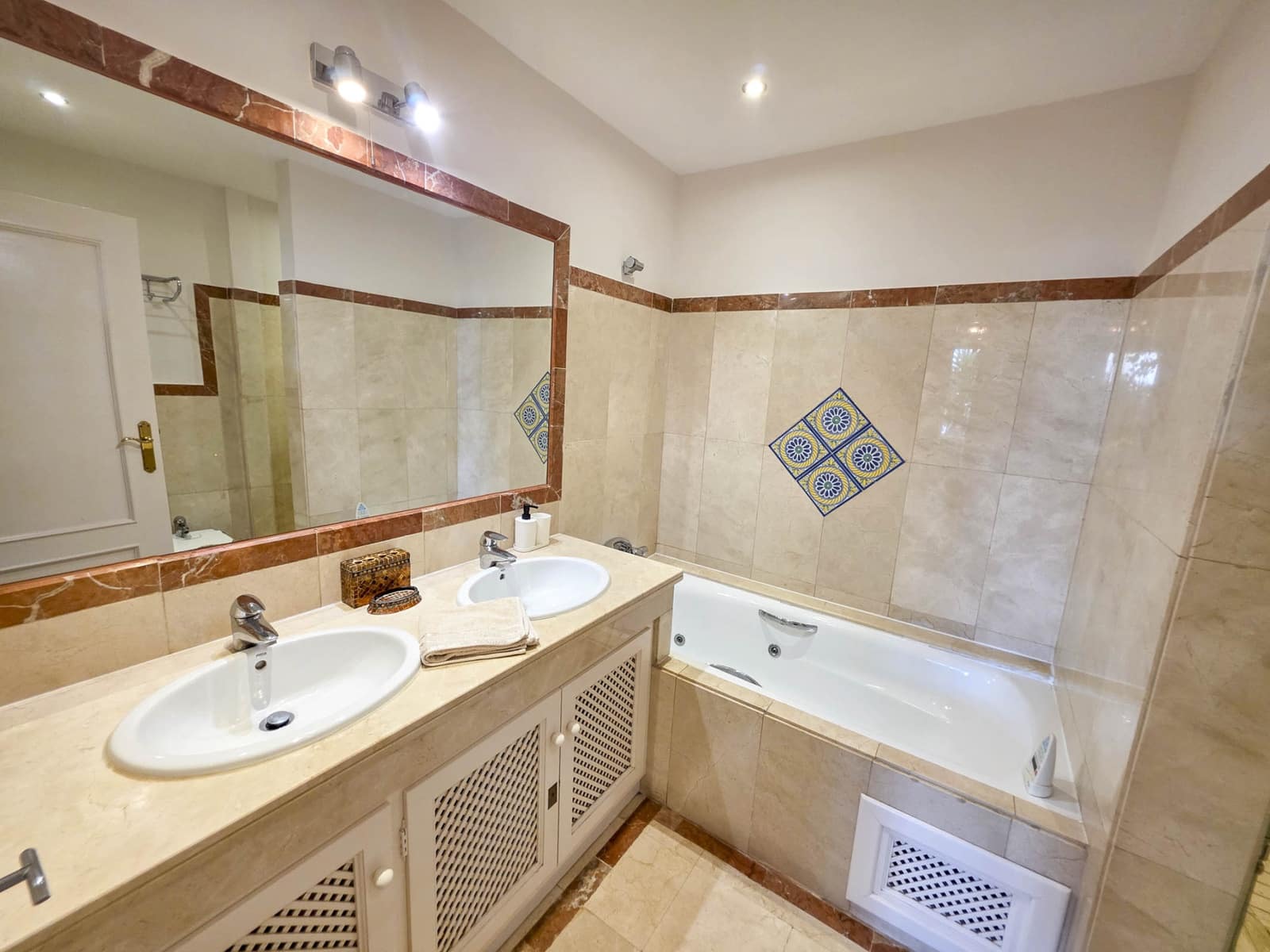 3 slaapkamer Appartement te koop in Casares met garage - € 995.000 (Ref: 9501954)