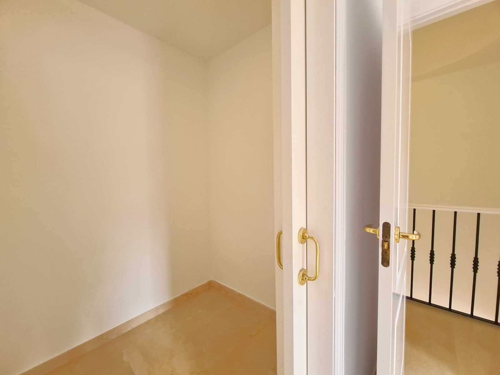 3 soveværelse Semi-Rækkehus til salg i Manilva med garage - € 619.000 (Ref: 9508511)