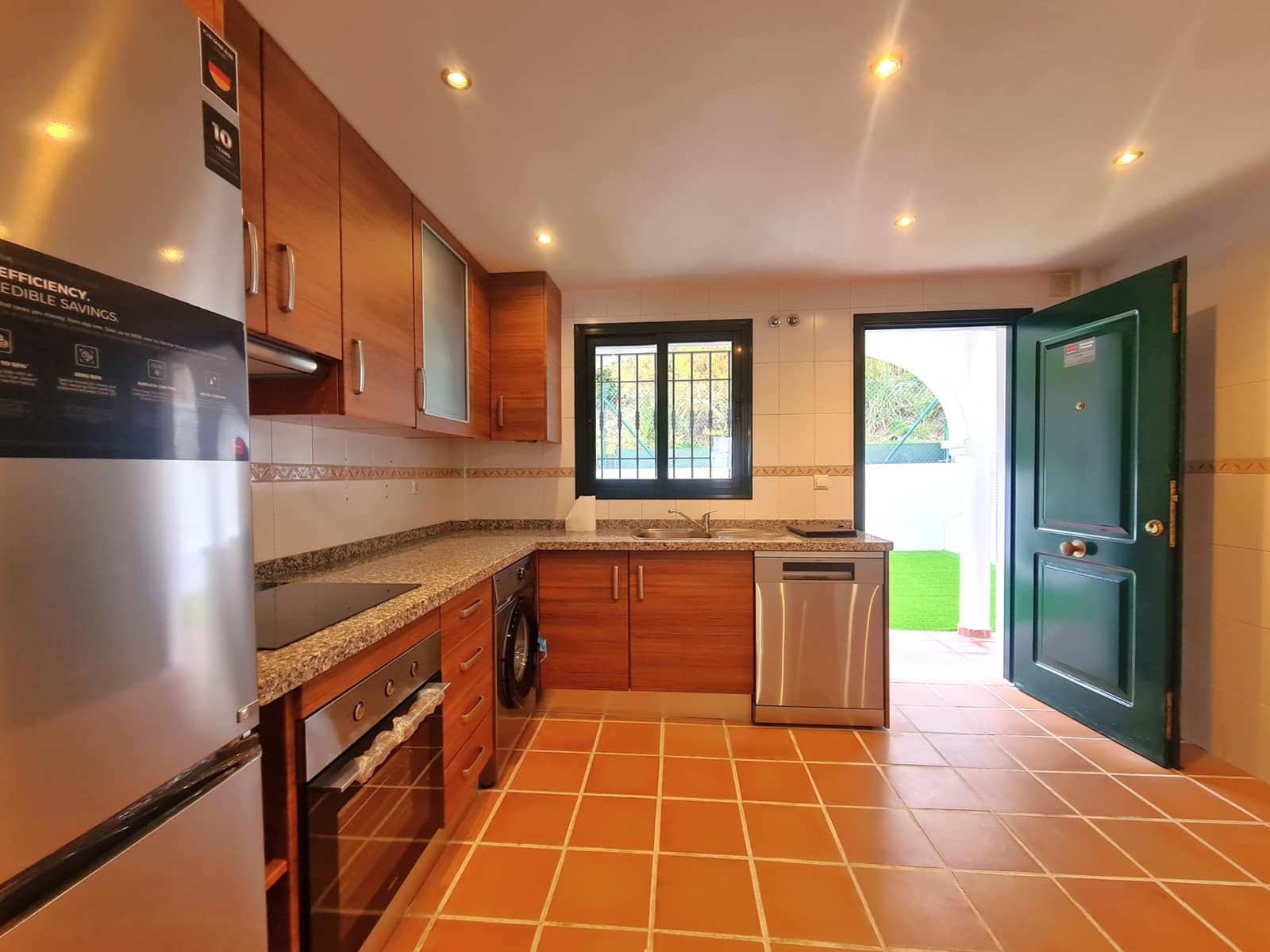 3 soveværelse Semi-Rækkehus til salg i Manilva med garage - € 619.000 (Ref: 9508511)