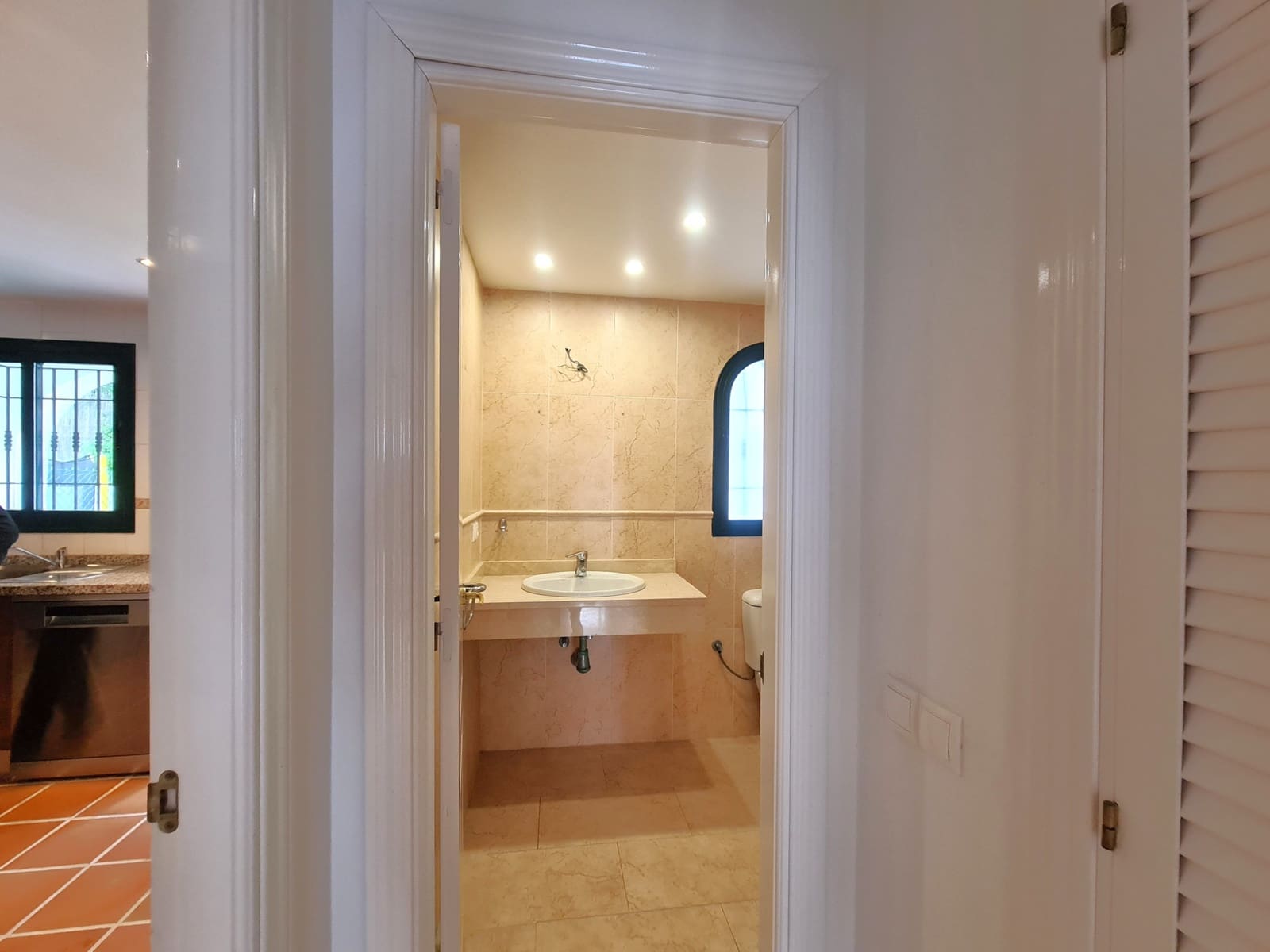 3 soveværelse Semi-Rækkehus til salg i Manilva med garage - € 619.000 (Ref: 9508511)