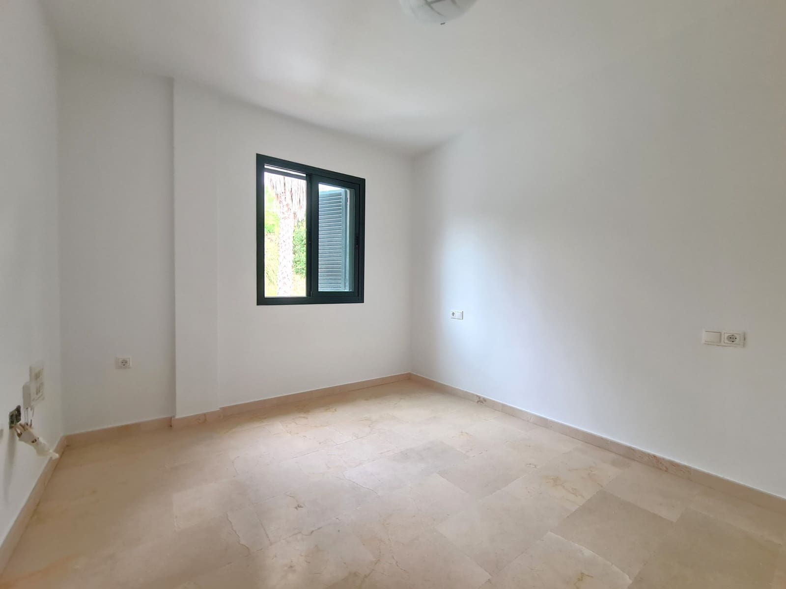 3 soveværelse Semi-Rækkehus til salg i Manilva med garage - € 619.000 (Ref: 9508511)