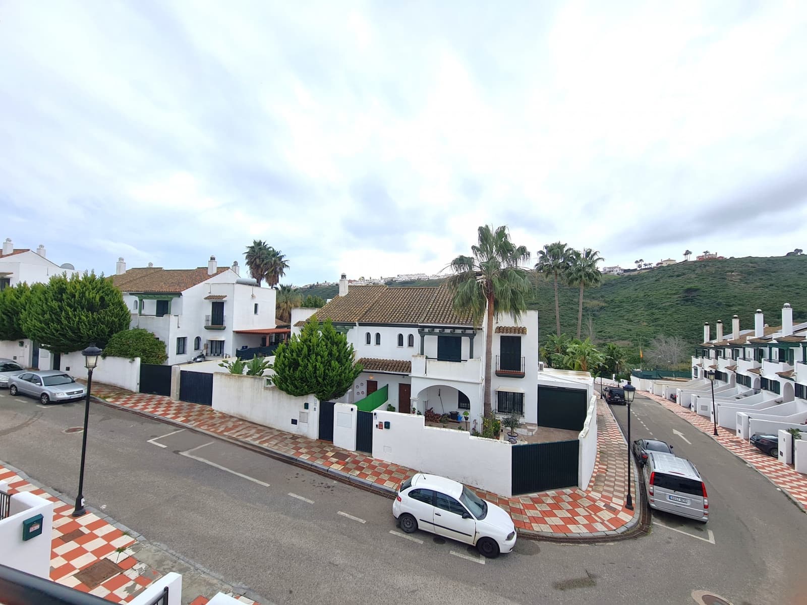 3 soveværelse Semi-Rækkehus til salg i Manilva med garage - € 619.000 (Ref: 9508511)