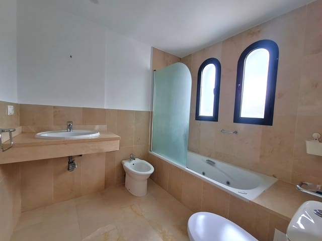 3 sovrum Semi-fristående Villa till salu i Manilva med garage - 619 000 € (Ref: 9508511)