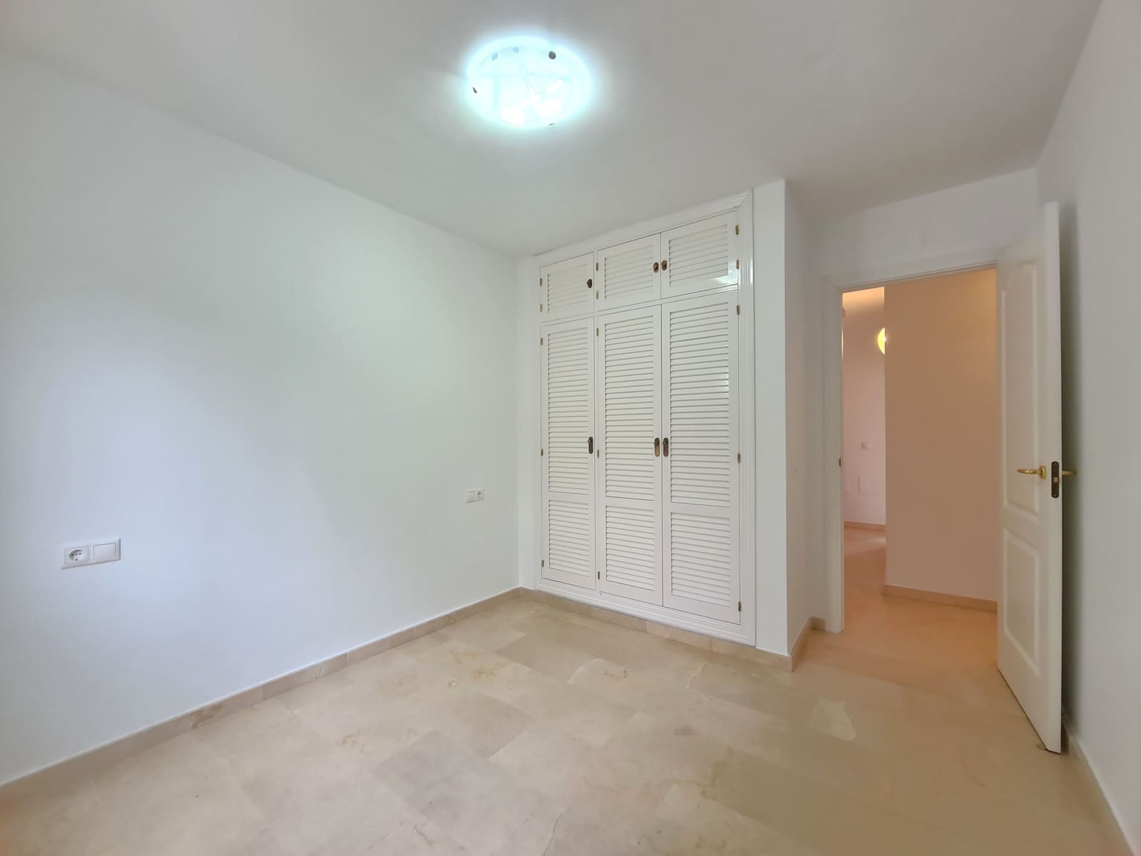 Pareado de 3 habitaciones en Manilva en venta con garaje - 619.000 € (Ref: 9508511)