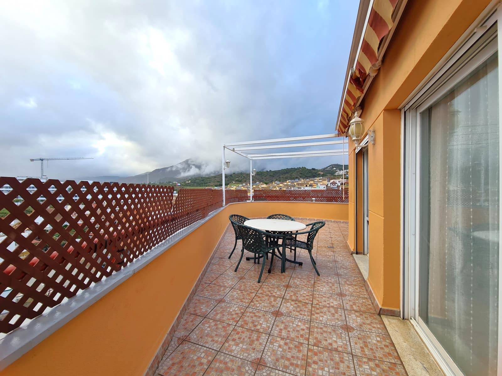 4 sovrum Takvåning till salu i Estepona med garage - 679 000 € (Ref: 9511979)