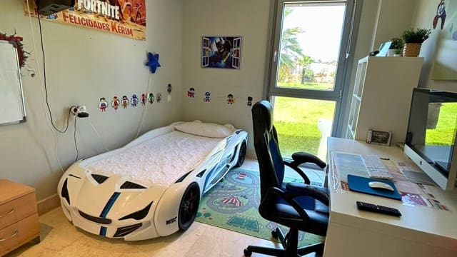 3 chambre Appartement à vendre à La Duquesa / Puerto de la Duquesa, Manilva avec piscine garage - 429 000 € (Ref: 9540898)