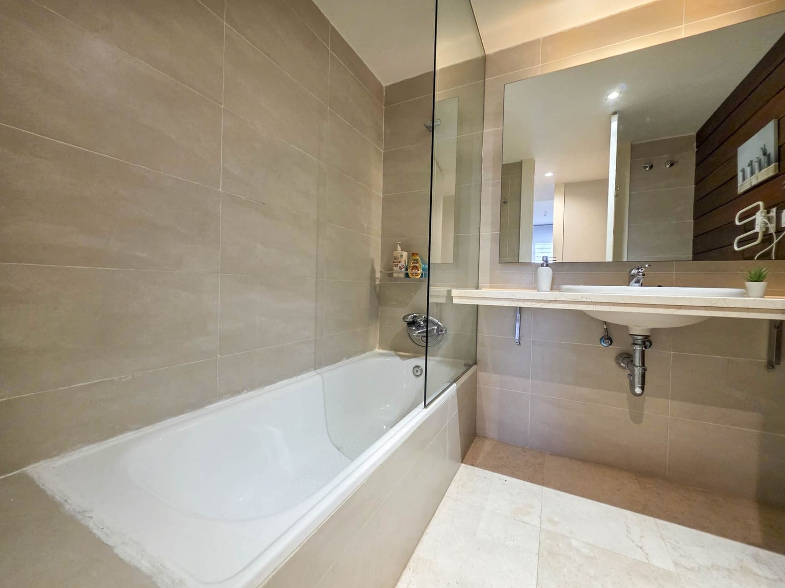 3 bedroom Apartment for sale in La Duquesa / Puerto de la Duquesa with pool garage - € 429,000 (Ref: 9540898)