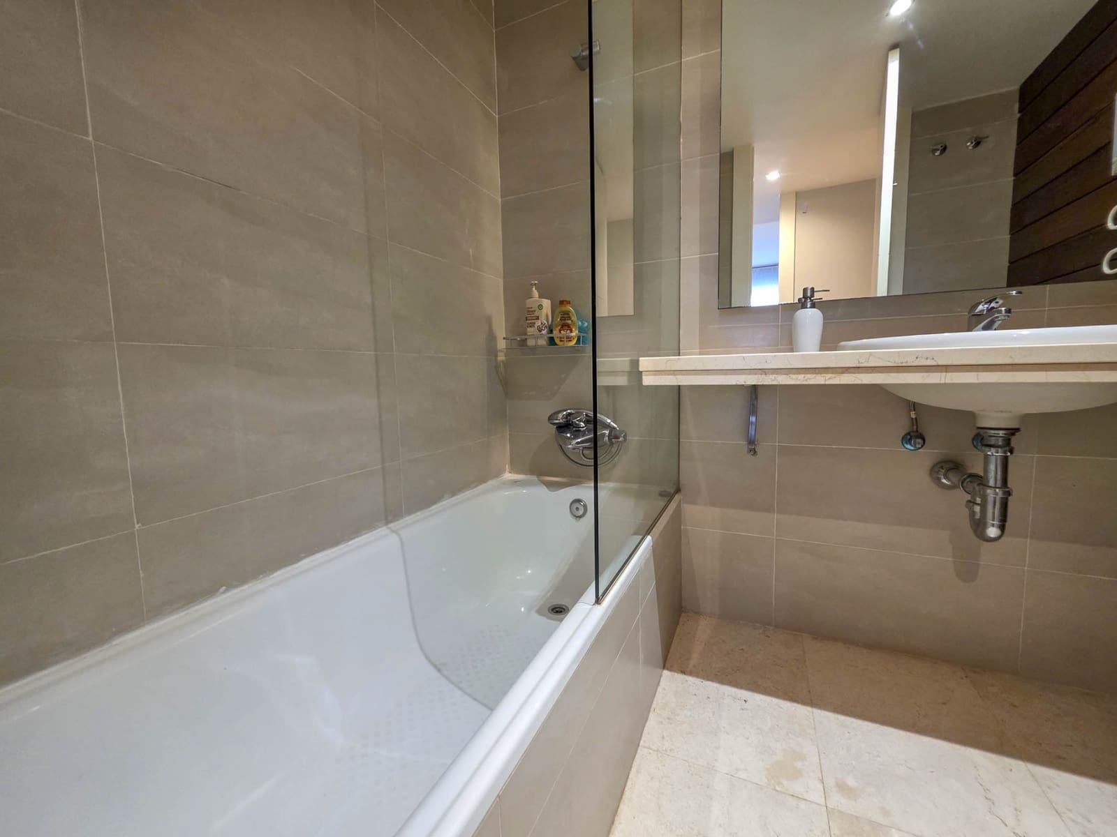 3 bedroom Apartment for sale in La Duquesa / Puerto de la Duquesa with pool garage - € 429,000 (Ref: 9540898)