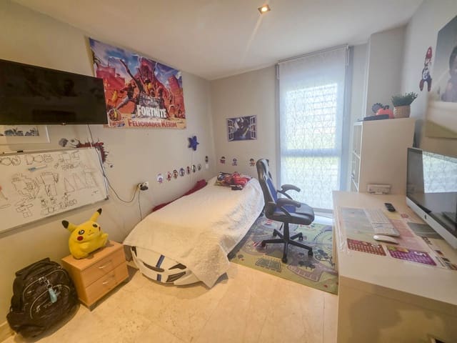 3 makuuhuone Huoneisto myytävänä paikassa La Duquesa / Puerto de la Duquesa, Manilva mukana uima-altaan 
autotalli - 429 000 € (Ref: 9540898)