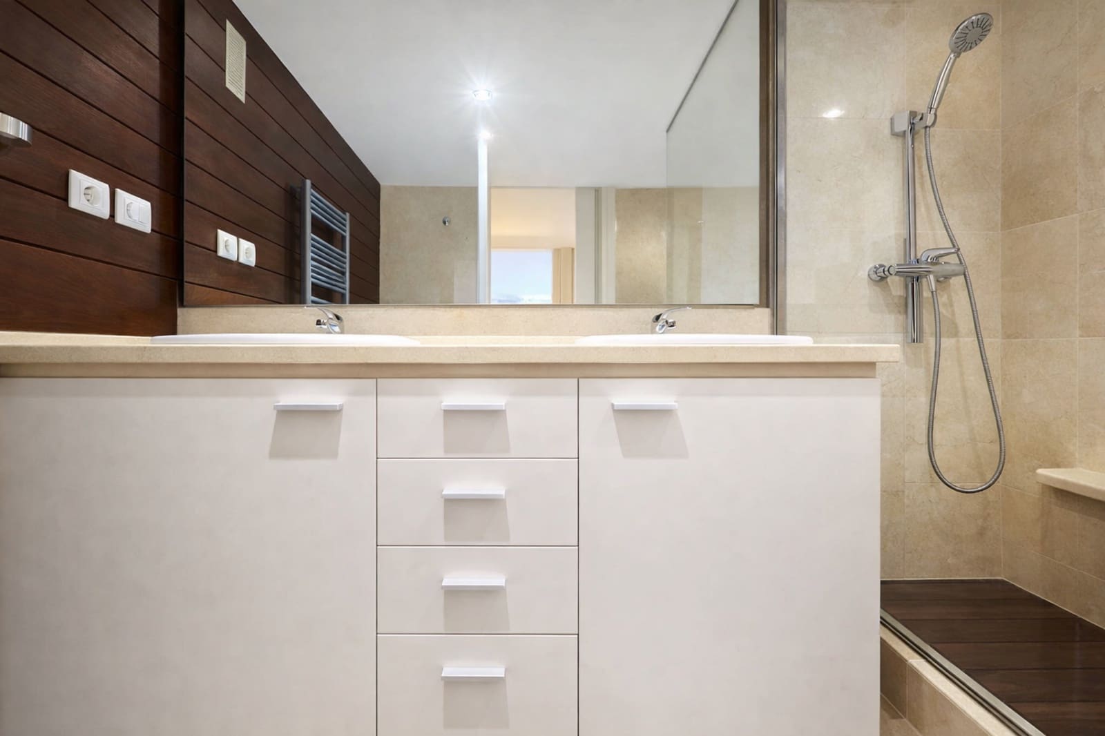 3 slaapkamer Appartement te koop in La Duquesa / Puerto de la Duquesa met zwembad garage - € 429.000 (Ref: 9540898)