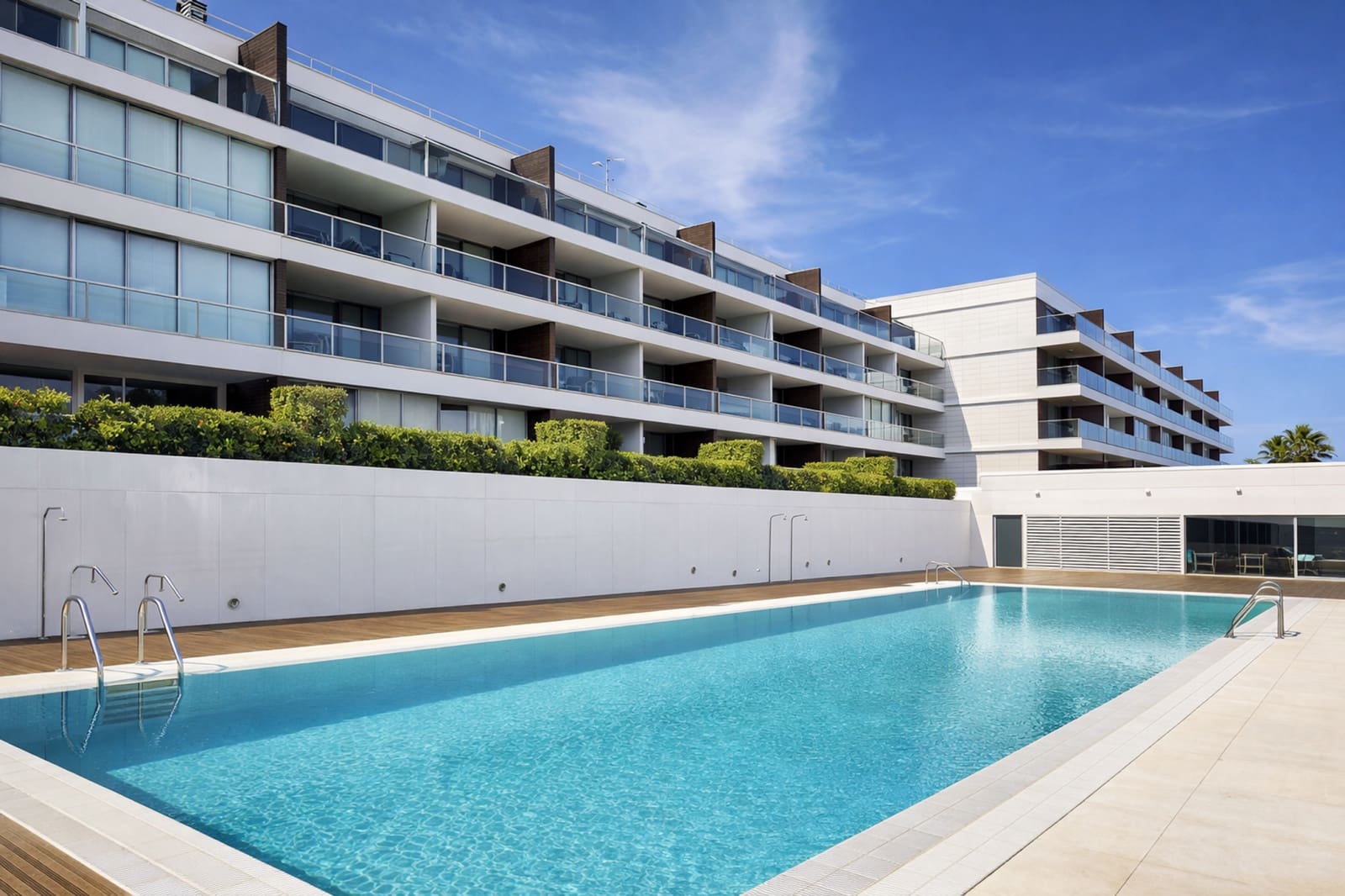 3 slaapkamer Appartement te koop in La Duquesa / Puerto de la Duquesa met zwembad garage - € 429.000 (Ref: 9540898)