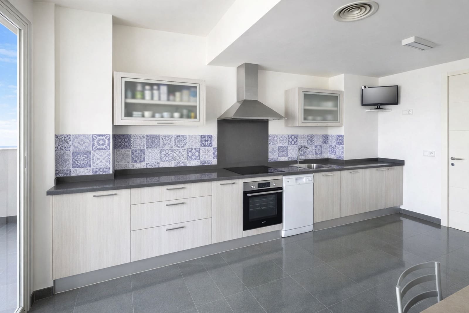 3 slaapkamer Appartement te koop in La Duquesa / Puerto de la Duquesa met zwembad garage - € 429.000 (Ref: 9540898)