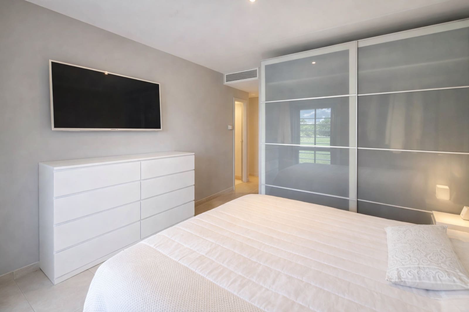 3 slaapkamer Appartement te koop in La Duquesa / Puerto de la Duquesa met zwembad garage - € 429.000 (Ref: 9540898)