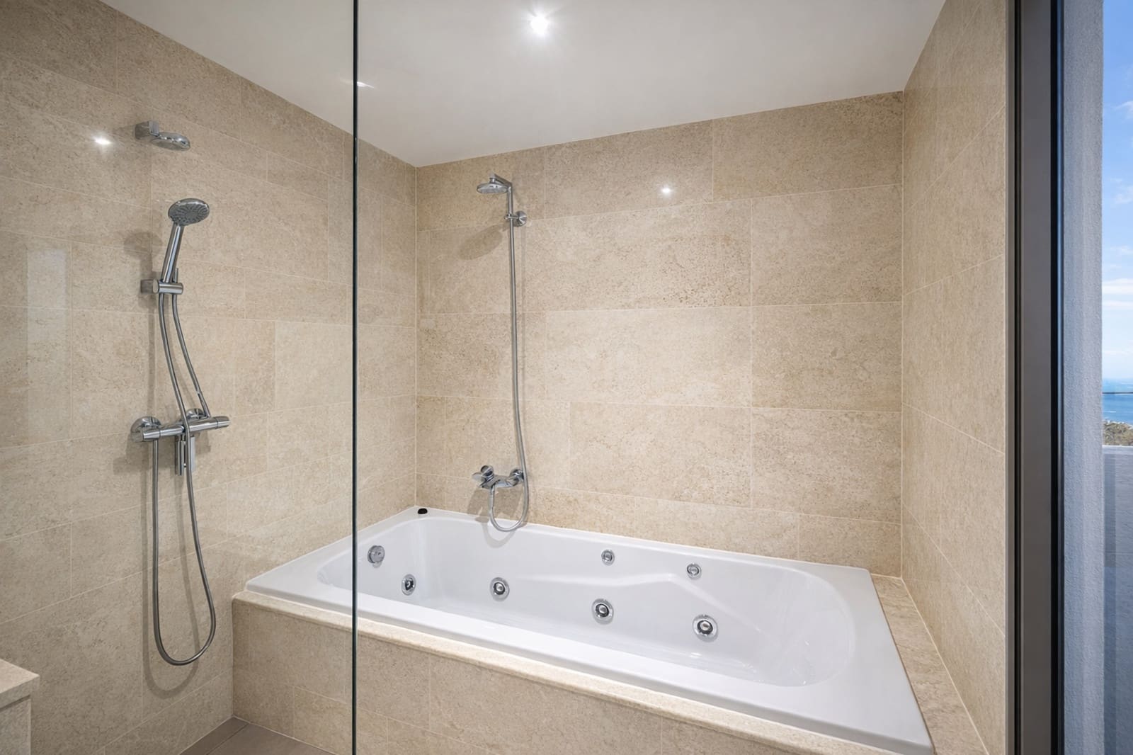 3 bedroom Apartment for sale in La Duquesa / Puerto de la Duquesa with pool garage - € 345,000 (Ref: 9540898)