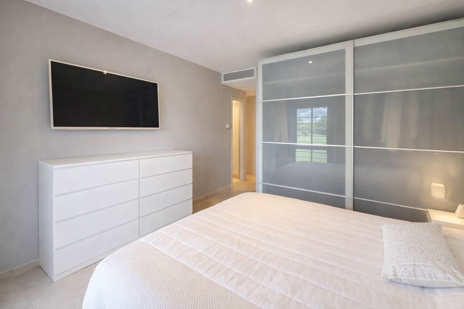3 bedroom Apartment for sale in La Duquesa / Puerto de la Duquesa with pool garage - € 345,000 (Ref: 9540898)
